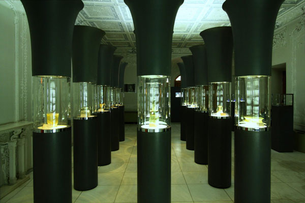 معماری موزه شیشه و سرامیک تهران