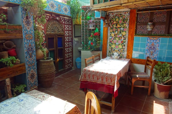 رستوران های نزدیک شاه چراغ شیراز