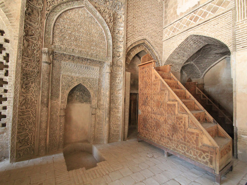 مسجد جامع عتیق بنا باشکوه باستانی